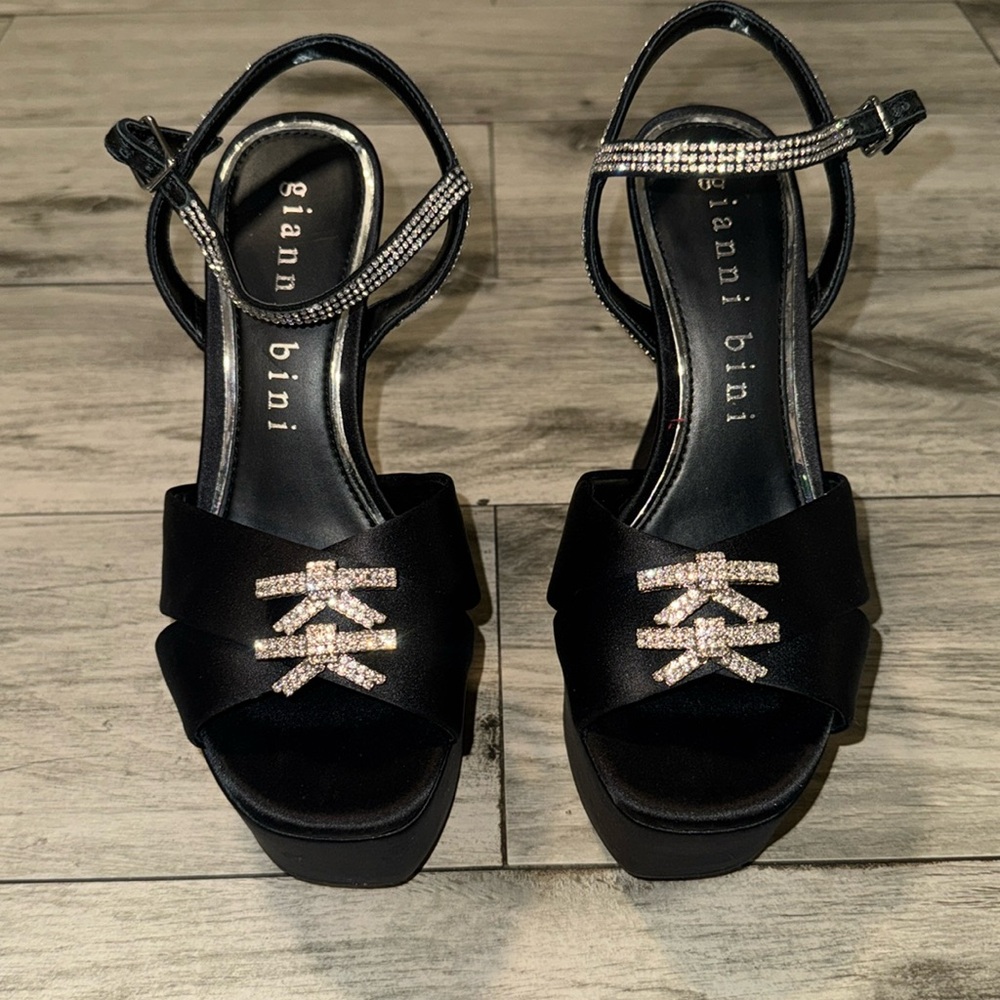 Gianni Bini Black Platforms Heels
